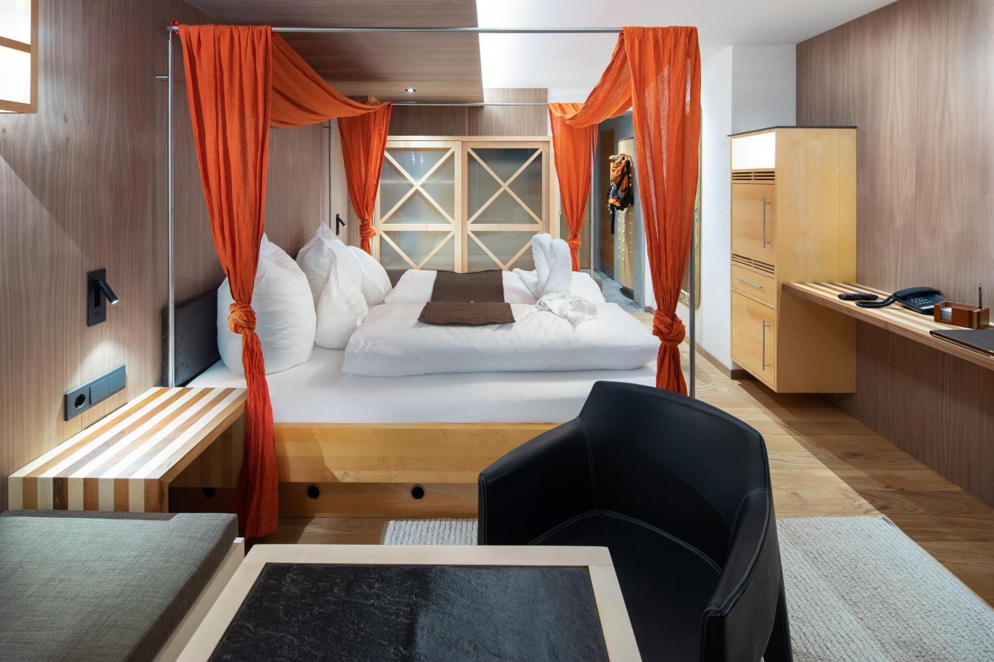Hotel Goldener Adler - Im Sommer Silvretta Card Premium Inkludiert Ишгъл Екстериор снимка