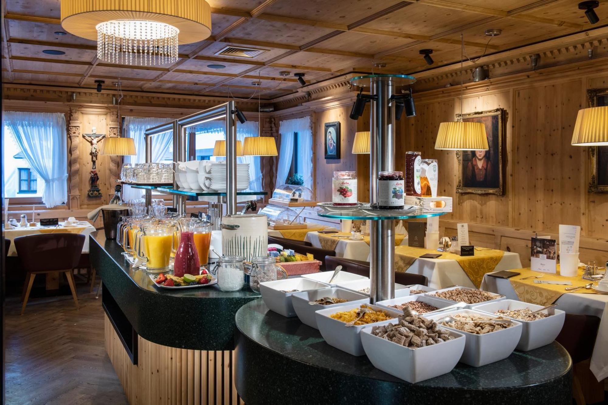 Hotel Goldener Adler - Im Sommer Silvretta Card Premium Inkludiert Ишгъл Екстериор снимка