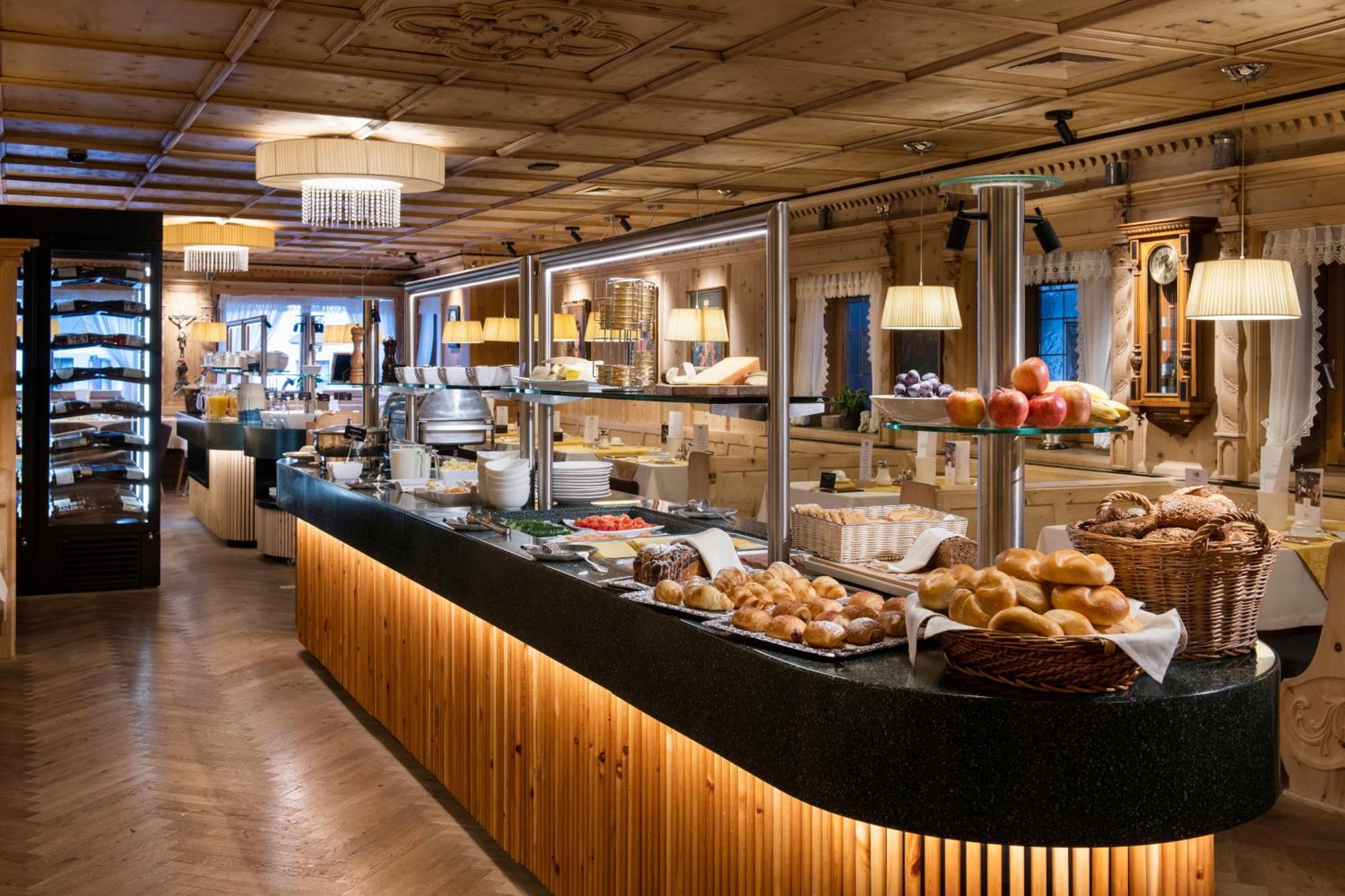 Hotel Goldener Adler - Im Sommer Silvretta Card Premium Inkludiert Ишгъл Екстериор снимка