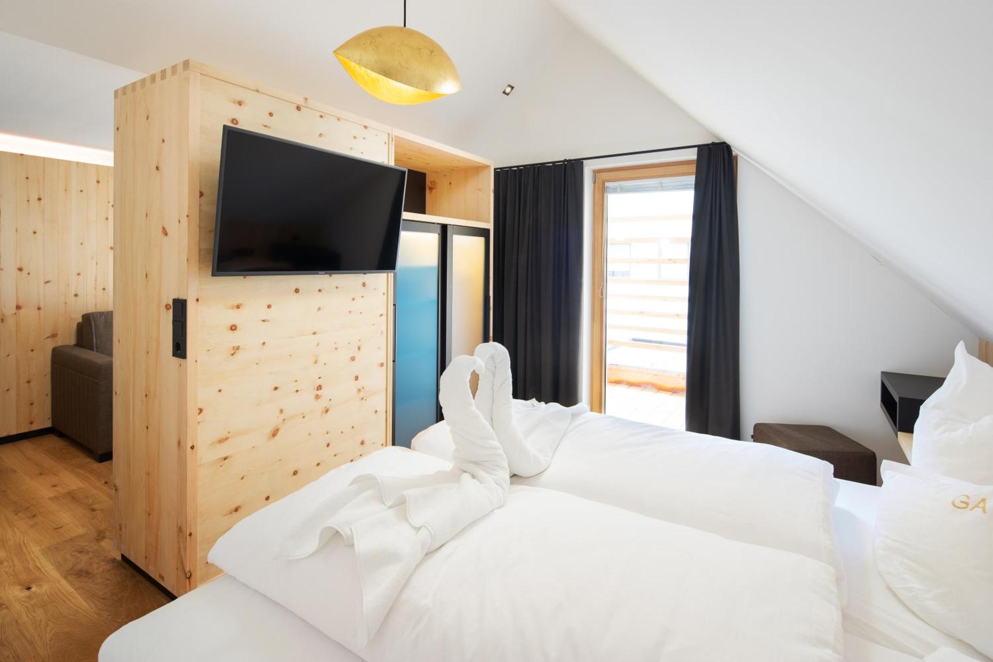 Hotel Goldener Adler - Im Sommer Silvretta Card Premium Inkludiert Ишгъл Екстериор снимка