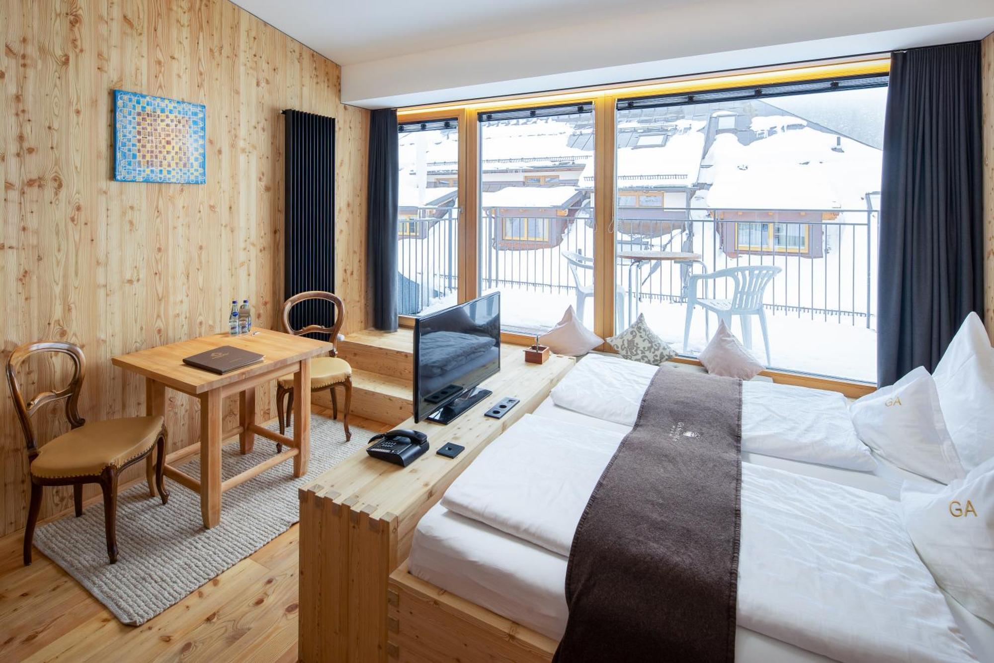 Hotel Goldener Adler - Im Sommer Silvretta Card Premium Inkludiert Ишгъл Екстериор снимка