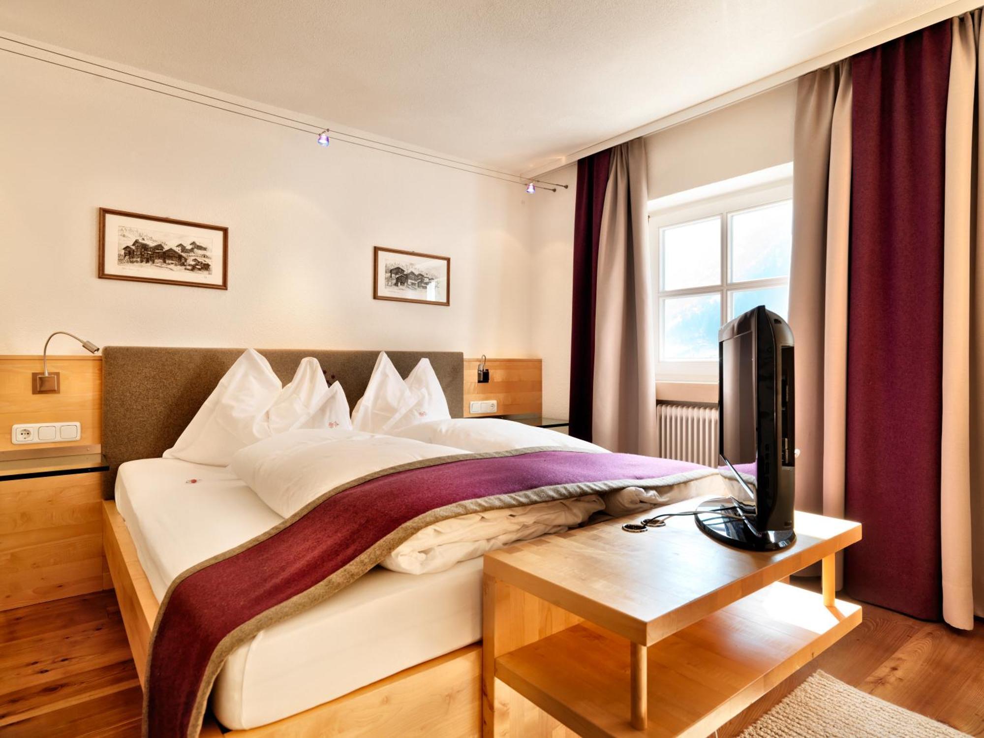 Hotel Goldener Adler - Im Sommer Silvretta Card Premium Inkludiert Ишгъл Екстериор снимка