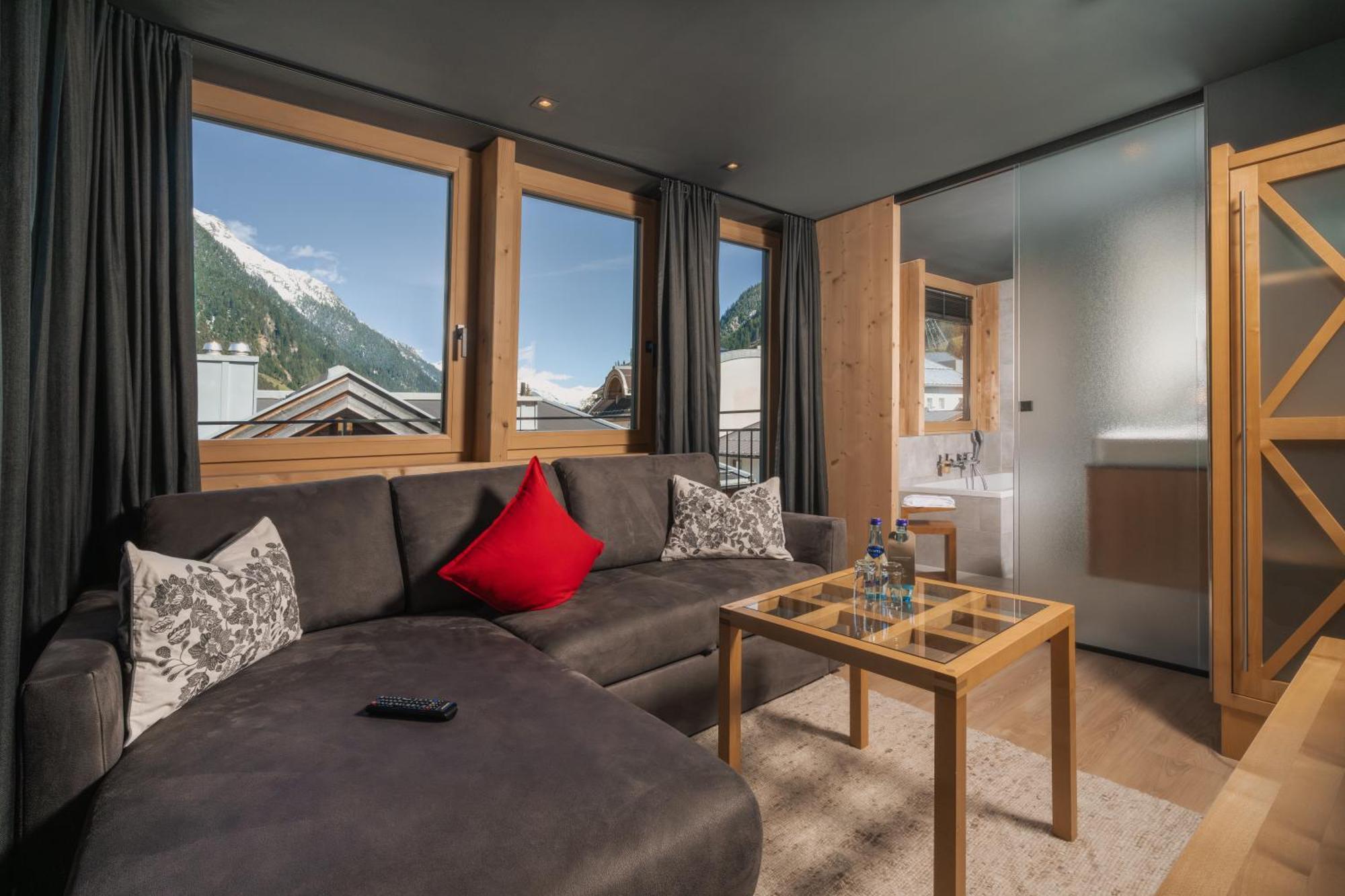 Hotel Goldener Adler - Im Sommer Silvretta Card Premium Inkludiert Ишгъл Екстериор снимка